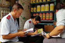 Phụ gia thực phẩm ở chợ Kim Biên không được sang chiết lẻ